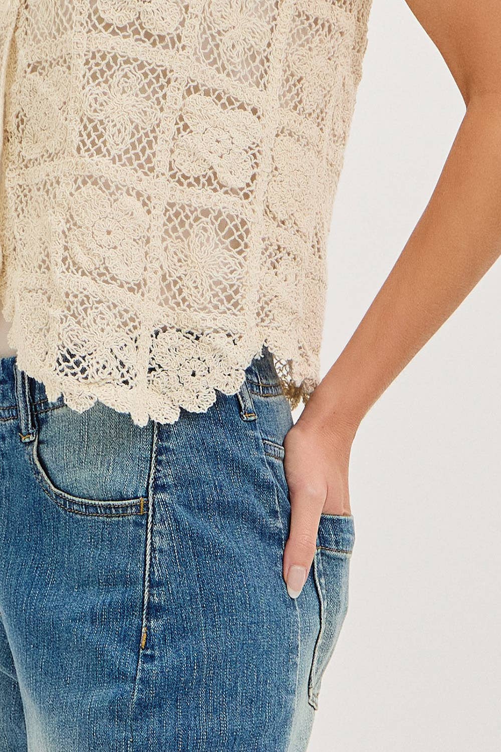 CROCHET LACE TOP
