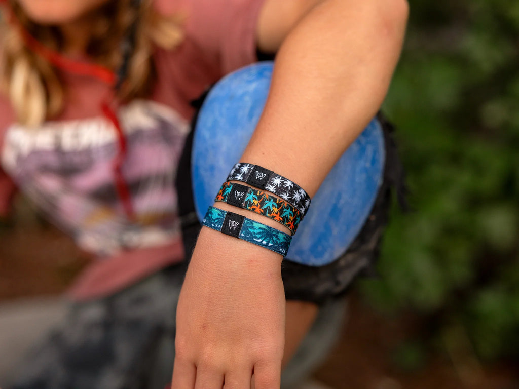 Frosted Palms Wristband Bracelet 6.5